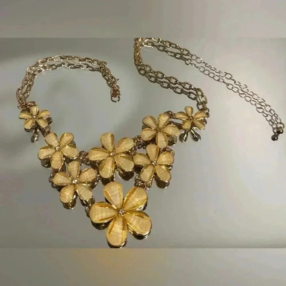 2 for $30 💎Vintage Floral Necklace - Picture 6 of 16